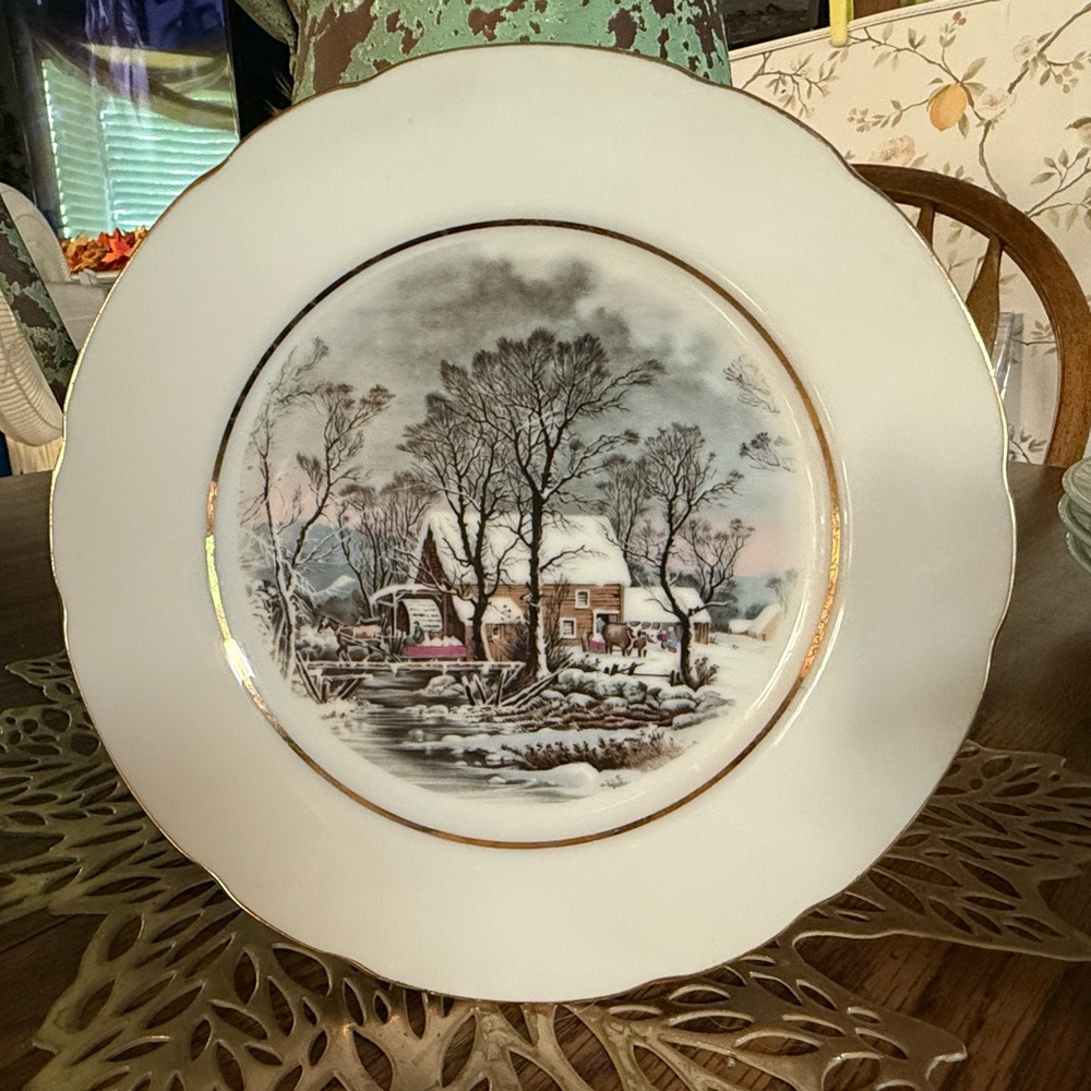 Vintage 1977 Avon Representative Christmas plate.